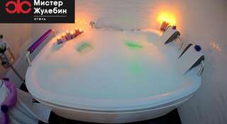 Гостиница Мистер Жулебин Москва Номер «Комфорт» с кроватью размера «king-size» и гидромассажной ванной-7